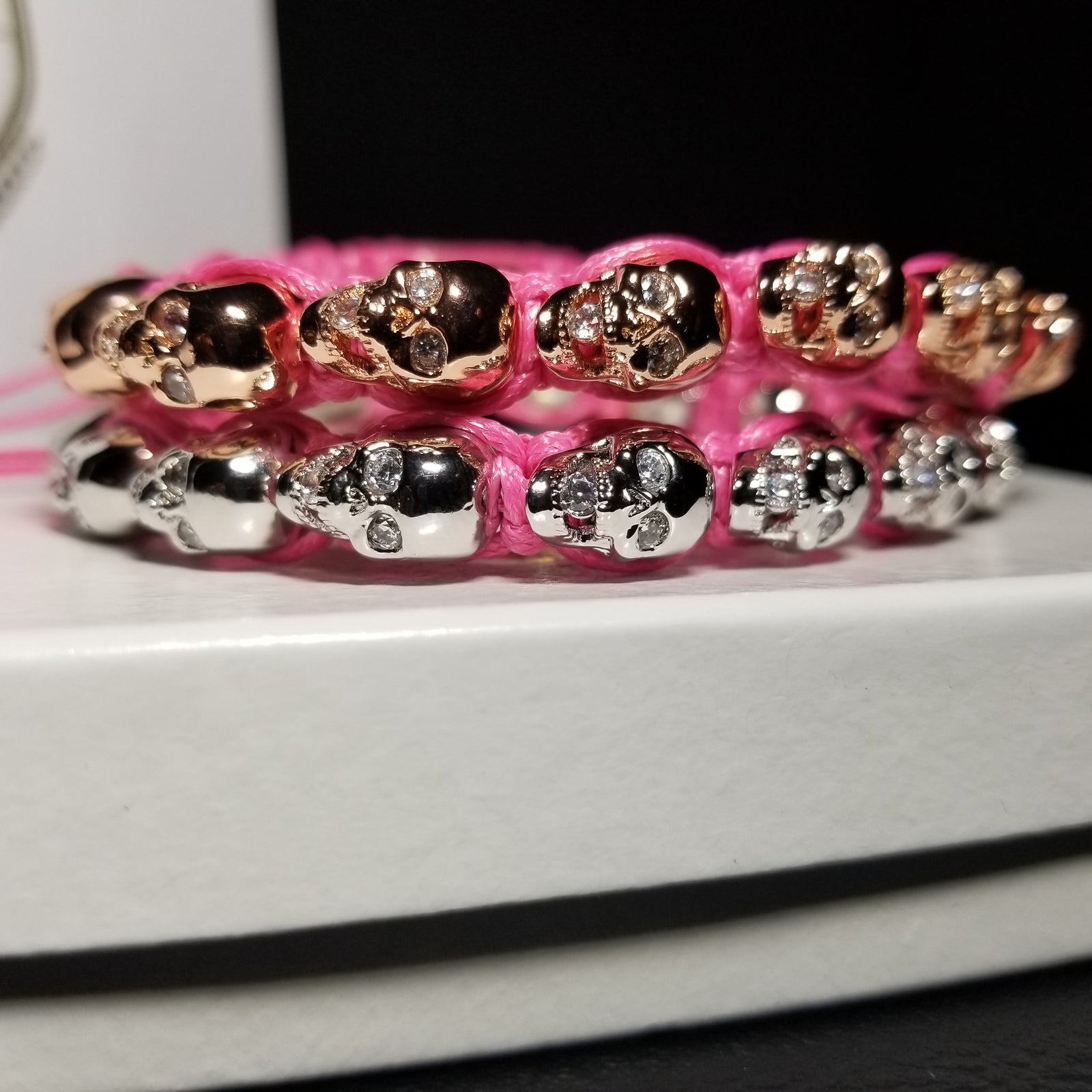 12 Skulls diamond eyes pink bracelet