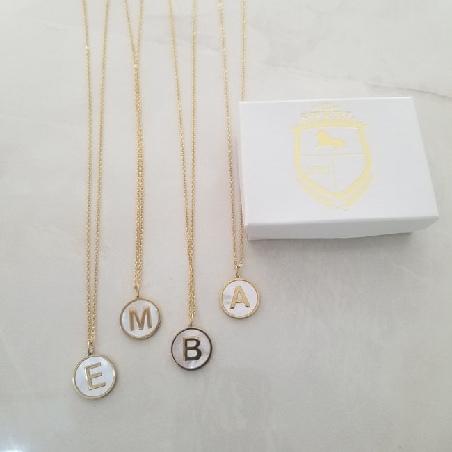 Collar Iniciales Letras Madre Perla Chapa Oro 14K